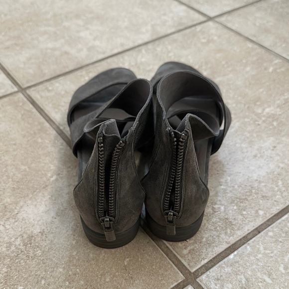 Eileen Fisher- Stylish Sport Gray Suede Sandals EUC - Picture 3 of 5